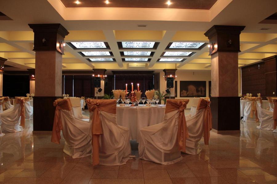 Hotel Imperium Suceava Exteriör bild