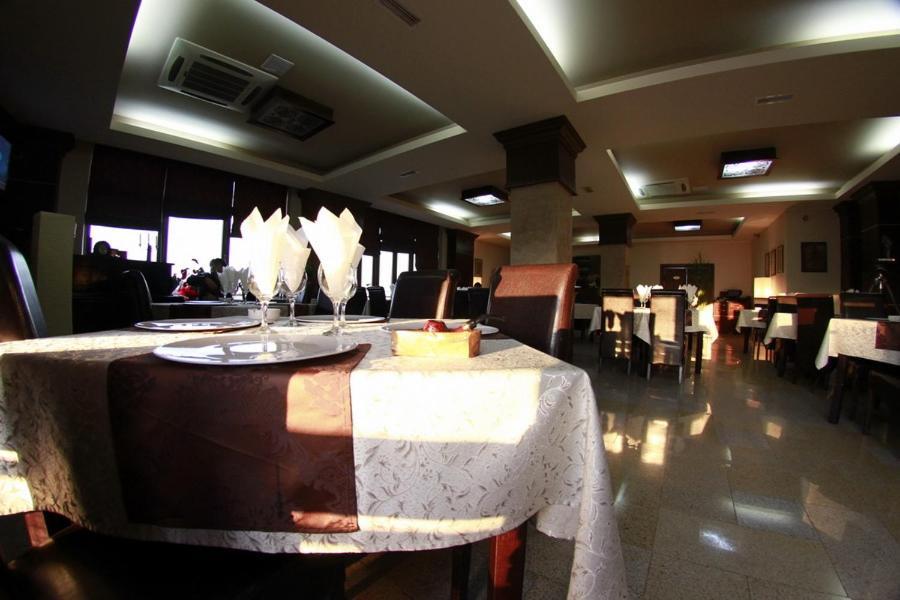 Hotel Imperium Suceava Exteriör bild