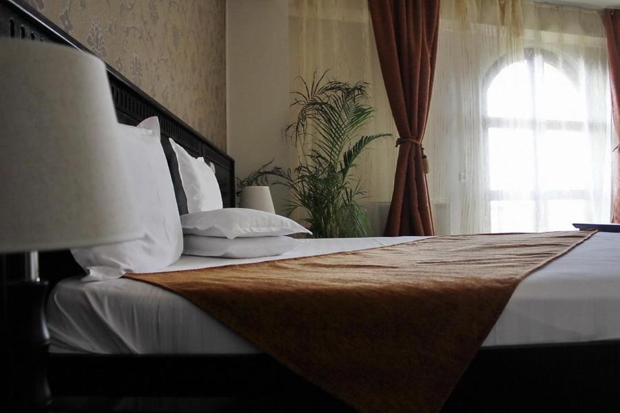 Hotel Imperium Suceava Exteriör bild