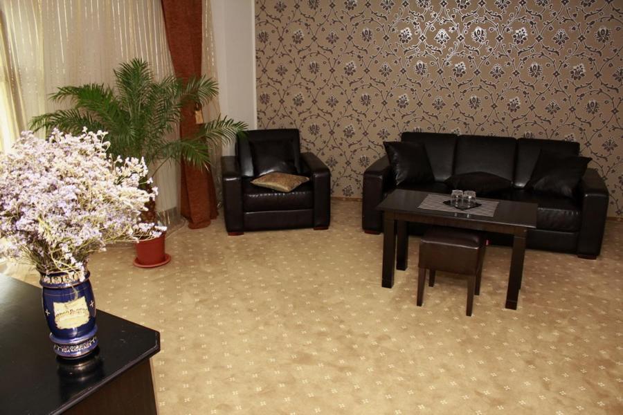 Hotel Imperium Suceava Exteriör bild