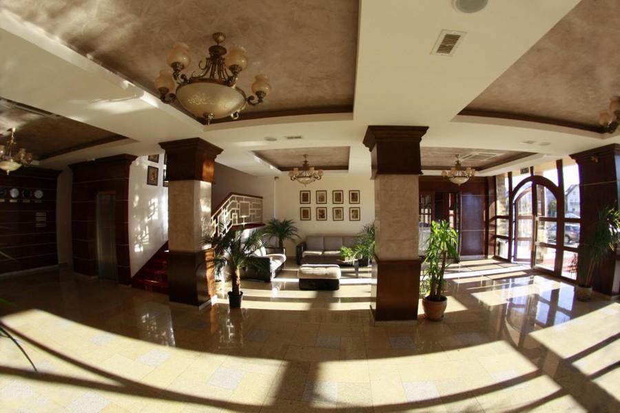 Hotel Imperium Suceava Exteriör bild
